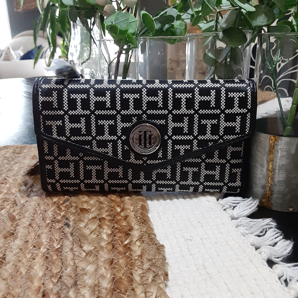 New Tommy Hilfiger wallet black and white